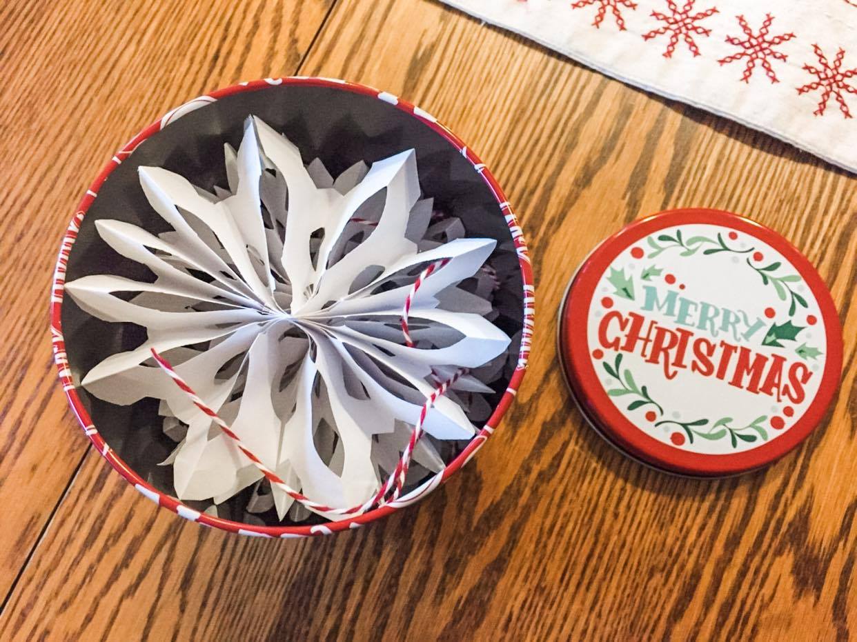 Snowflake Garland in a Tin